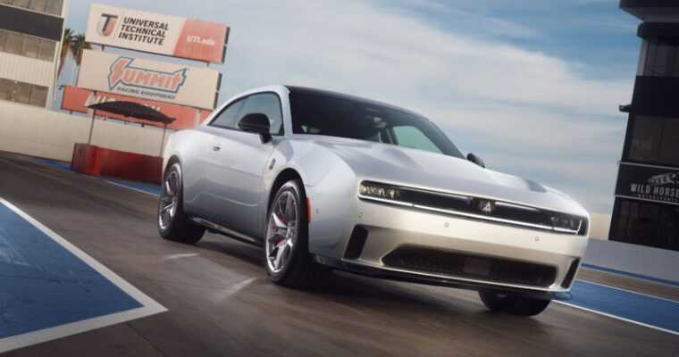 Dodge дебютує з електричним Charger Daytona 2024 року на 670 кінських сил 1