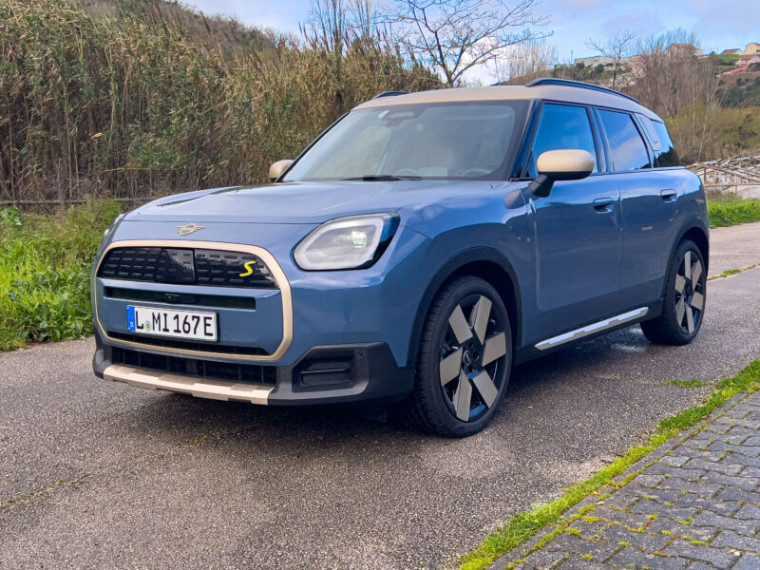 Ми їздимо на першому електричному кросовері Mini, Countryman SE ALL4 2025 року
