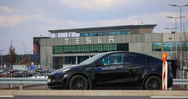 Завод Tesla в Берліні закривається через ймовірний підпал трансформатора 4