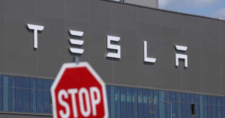 Tesla звільнить усіх, хто працює над Supercharger, новими автомобілями 2