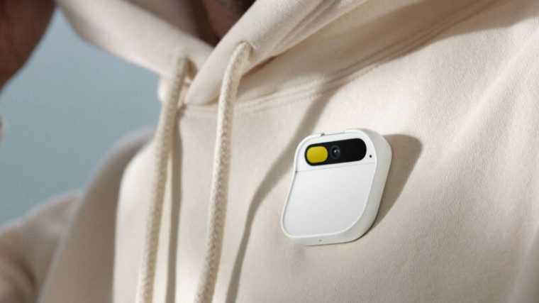 Humane AI Pin — це катастрофа: засновники вже хочуть продати компанію