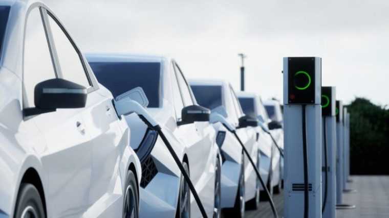 У Tesla можуть бути проблеми, але інші електромобілі продаються чудово