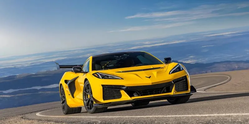 GM представив новий Chevy Corvette ZR1 2025 року з понад 1000 кінськими силами та рекордною швидкістю 7