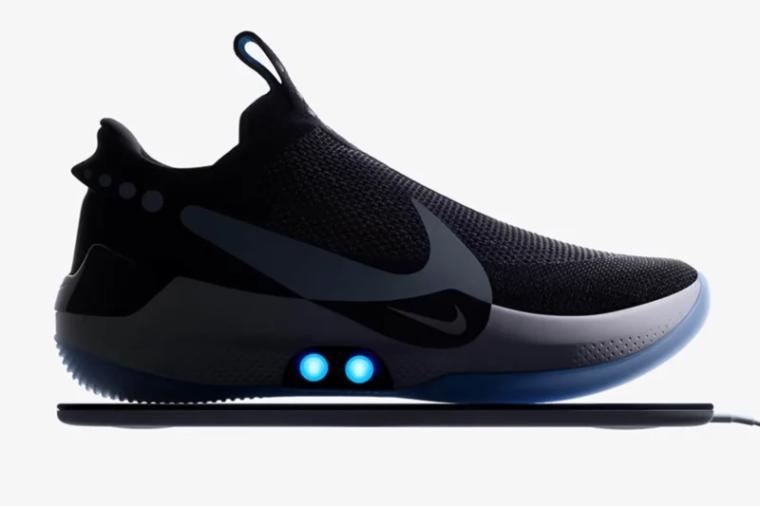 «Надзвичайно розчаровує»: додаток Nike вбиває за кросівки, що зав’язуються самі, за 350 доларів 