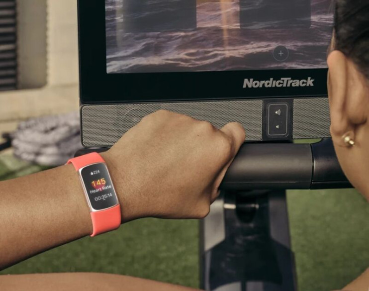 Користувачі Fitbit місяцями борються з «дуже неприємними» помилками програми